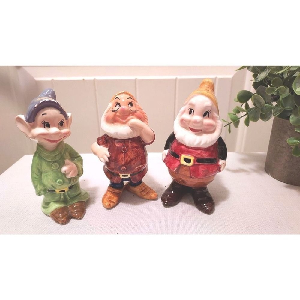 Vintage Enesco Snow White Seven Dwarves Dopey Doc Happy figurines Heigh Ho